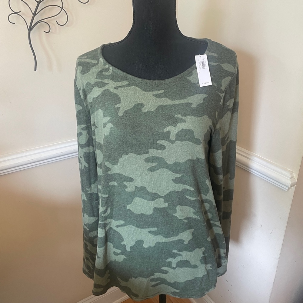 Old Navy Green Camouflage Long Sleeve Women’s Large NEW